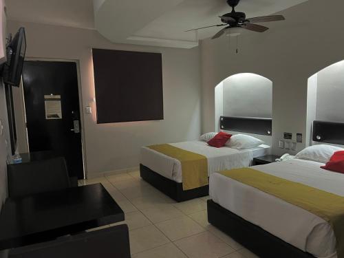 Ένα ή περισσότερα κρεβάτια σε δωμάτιο στο Hotel Maioris Guadalajara