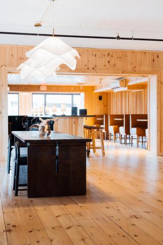 Restoran atau tempat lain untuk makan di Bluebird Lake Placid