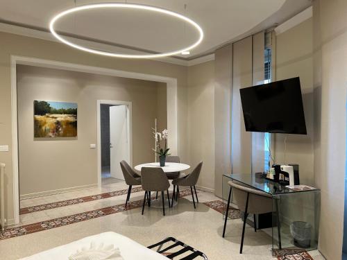 Televisyen dan/atau pusat hiburan di Foresteria Anguissola Rooms