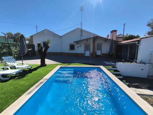 a swimming pool in the backyard of a house at Fatima Villas in Ourém