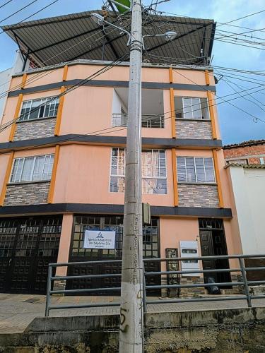 a building with a pole in front of it at Apartamento Dúplex con Terraza y Jacuzzi en Aratoca in Aratoca