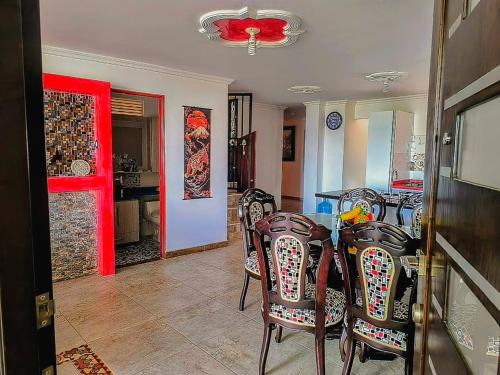 a dining room with chairs and a table in a room at Apartamento Dúplex con Terraza y Jacuzzi en Aratoca in Aratoca
