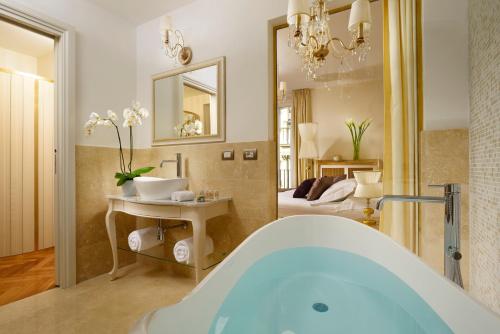 Et bad på Lifestyle Suites Rome