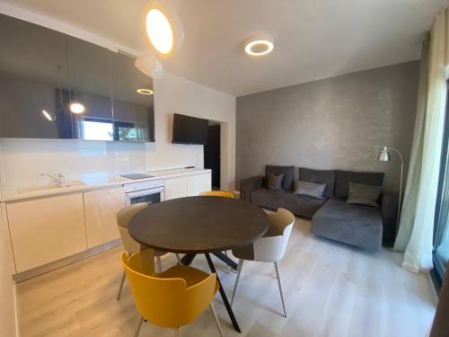 Η κουζίνα ή μικρή κουζίνα στο Apartments by the sea Mali Losinj (Losinj) - 3444