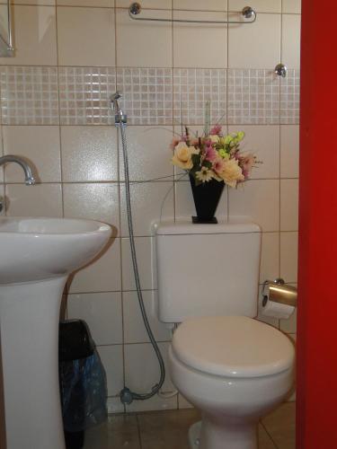 Bilik mandi di Apartamentos da Coló