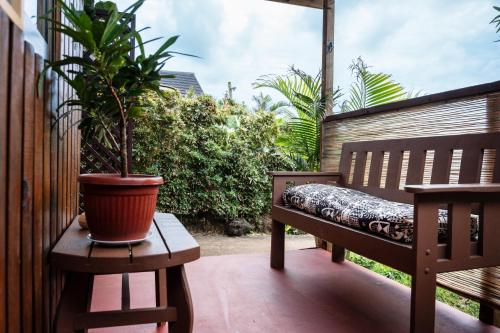 Zahrada ubytování Ngahu alojamiento y desayuno con vista al mar en Rapa Nui