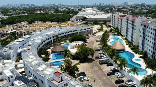 an aerial view of a resort with cars parked at Kaan Town Houses Cancún in Cancún