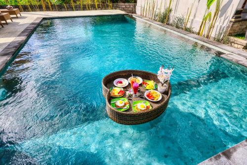 Makanan di atau berdekatan rumah tamu ini
