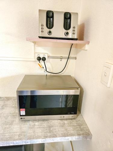 a microwave sitting on top of a counter at Green Door Motel in Albury