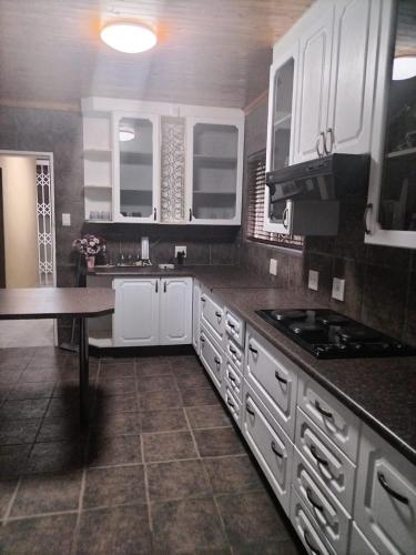Η κουζίνα ή μικρή κουζίνα στο Willow guest house