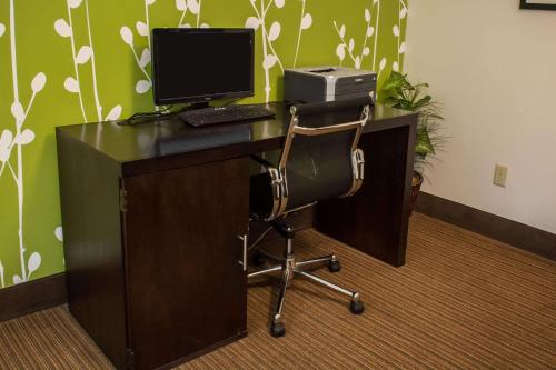 an office with a desk with a computer and a chair at Sleep Inn & Suites Harbour Pointe in Brandermill