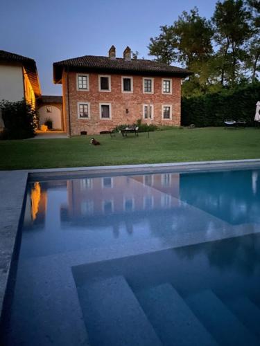 Bazén v ubytování B&B Cascina Gaione Via Gallina,18b 12052 Neive cn nebo v jeho okolí