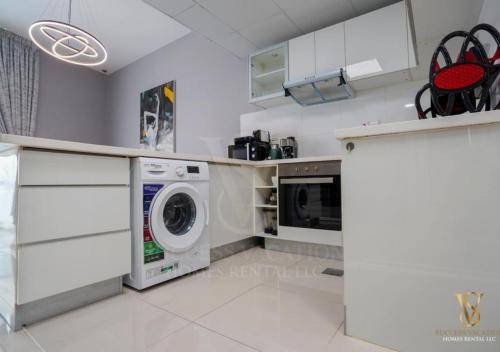 Kuchyň nebo kuchyňský kout v ubytování Dubai marina , Success Luxury apartments, near JBR beach and metro station-daily free housekeeping included
