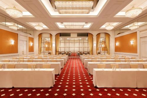 a large banquet hall with white tables and chairs at Le Méridien Stuttgart in Stuttgart