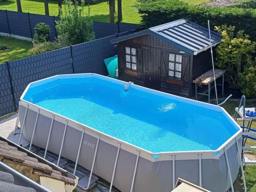 an overhead view of a swimming pool with a house at Au Petit Nid in Bergues
