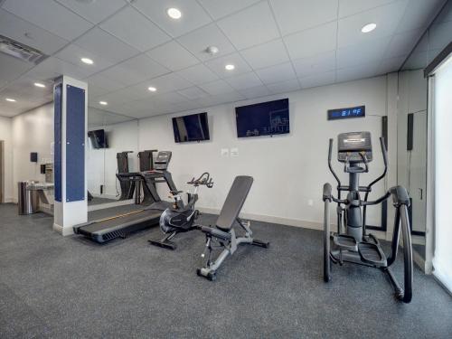 Fitness centrum a/nebo fitness zařízení v ubytování Holiday Inn Express Corpus Christi - Beachfront by IHG