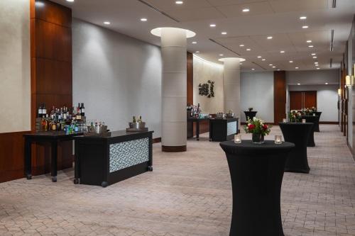a hotel lobby with a bar with black tables at Washington Marriott at Metro Center in Washington