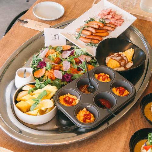 a tray of food on top of a table at 糸島STAYｘCafe 海のみちひき-小富士あたり- in Itoshima