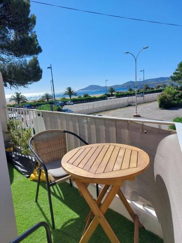 Sur la plage, super studio avec vue sur la mer