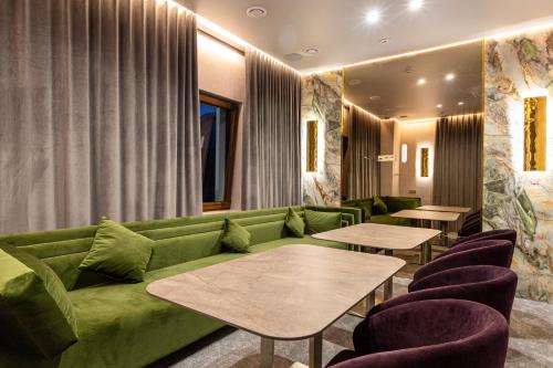 MARION SPA Hotel & Spa - RENOVATION - Rooms, SPA area, Swimming pool, Reception, Restaurant, Lounge Bar, Hookah bar, Children's room, Parking, SPA and Breakfast included in the priceにあるシーティングエリア