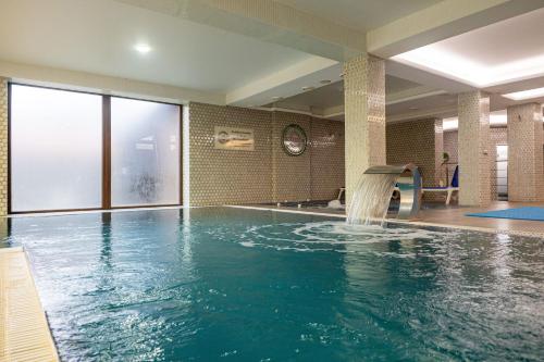 MARION SPA Hotel & Spa - RENOVATION - Rooms, SPA area, Swimming pool, Reception, Restaurant, Lounge Bar, Hookah bar, Children's room, Parking, SPA and Breakfast included in the priceの敷地内または近くにあるプール