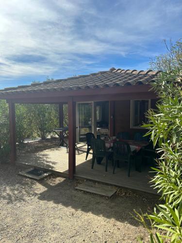 Fotografie z fotogalerie ubytování Le chalet fleuri aux 4 saisons v destinaci Cazilhac