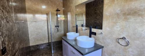 Gallery image of Traveler's Guest House in Talata-maty