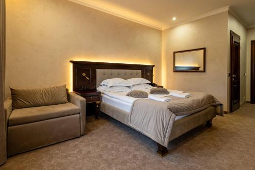 MARION SPA Hotel & Spa - RENOVATION - Rooms, SPA area, Swimming pool, Reception, Restaurant, Lounge Bar, Hookah bar, Children's room, Parking, SPA and Breakfast included in the priceにあるベッド