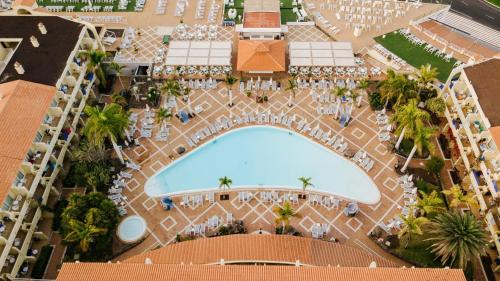 Kolam renang di atau dekat dengan R2 Buganvilla Hotel & Spa