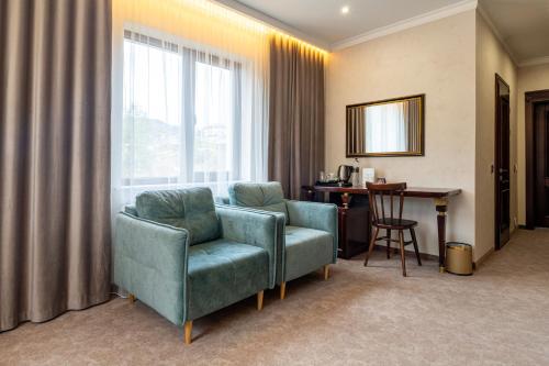 MARION SPA Hotel & Spa - RENOVATION - Rooms, SPA area, Swimming pool, Reception, Restaurant, Lounge Bar, Hookah bar, Children's room, Parking, SPA and Breakfast included in the priceにあるシーティングエリア