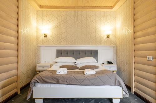 MARION SPA Hotel & Spa - RENOVATION - Rooms, SPA area, Swimming pool, Reception, Restaurant, Lounge Bar, Hookah bar, Children's room, Parking, SPA and Breakfast included in the priceにあるベッド