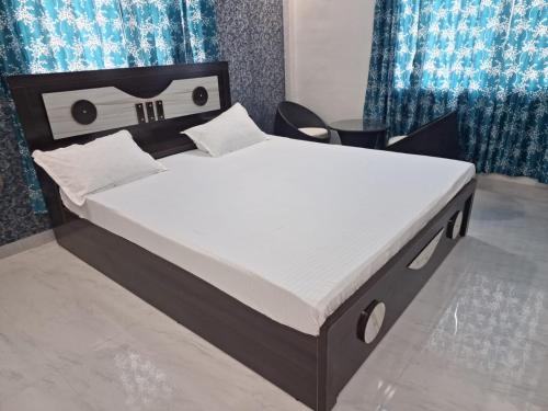 Ένα ή περισσότερα κρεβάτια σε δωμάτιο στο Bhim Ranjana Villa