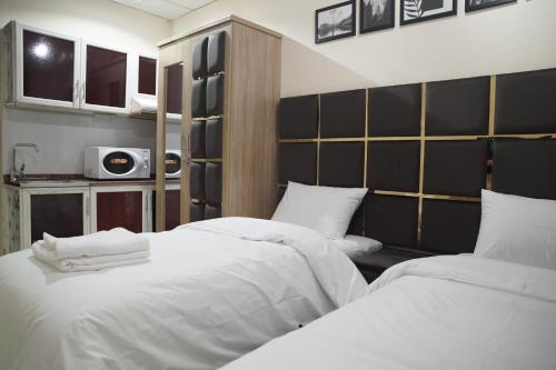 Postel nebo postele na pokoji v ubytování Landtech Vacation Homes - Baniyas Square