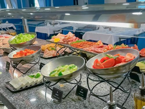 ホテルの敷地内または近くでの食事または食べ物
