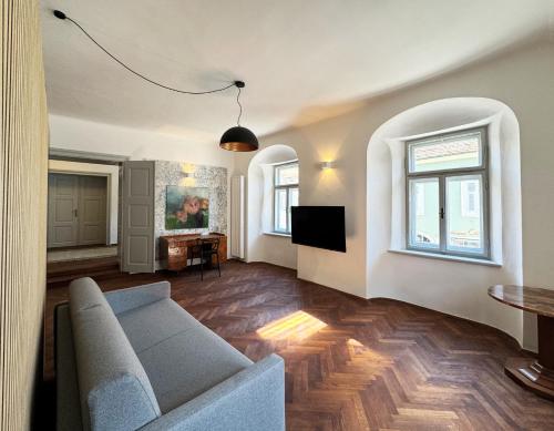 a living room with a couch and a tv at Altstadt Idylle Bad Radkersburg in Bad Radkersburg