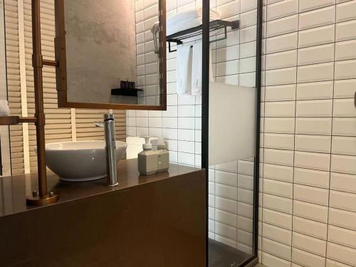 a bathroom with a sink and a mirror at Wuyuan On The Bound Hotel-婺源水岸边民宿 in Jianlingjue