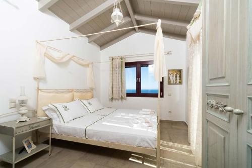 Posteľ alebo postele v izbe v ubytovaní Triena Villas by PaxosRetreats