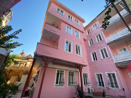 a pink building in the middle of two other buildings at Pembe Köşk Old City Center in Istanbul