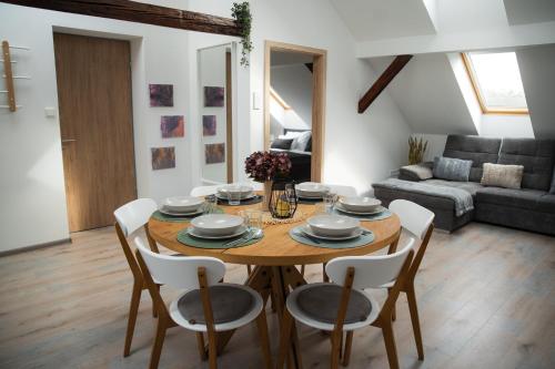Posezení v ubytování H30 Apartman