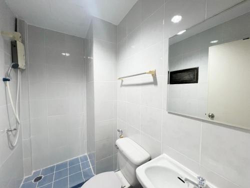 a bathroom with a toilet and a sink and a mirror at Vonden Garden by Merry V in Bangkok