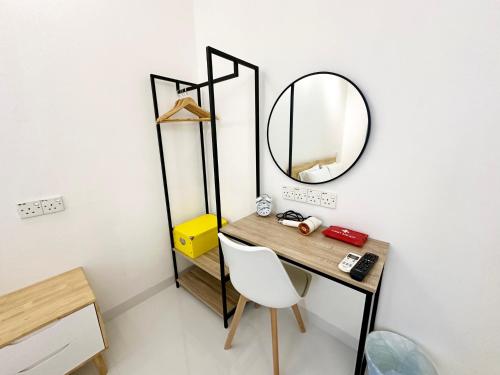 a dressing room with a mirror and a desk at Stylish Cozy Landed Jelutong 3Room2bath4park 10pax in Jelutong