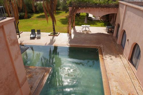 a swimming pool in the middle of a yard at Villa Nourr in Marrakech