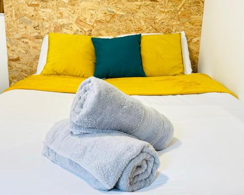 Photo de la galerie de l'établissement Le Chill Office Appartement - Cosy - hypercentre piéton Troyes, à Troyes