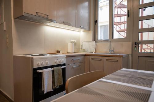 Erato 2 Cosy Apartment by HomeSH