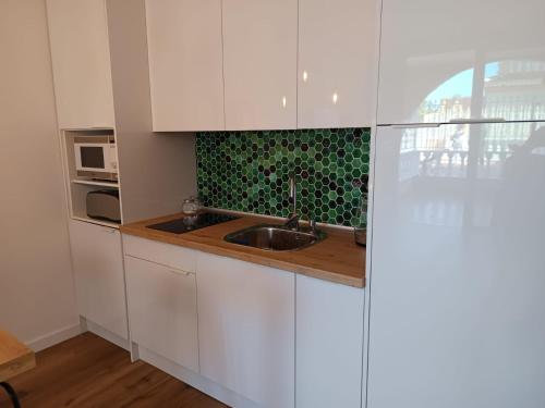 Una cocina o zona de cocina en Ocean View Luxury Big Terrace 1 Bedroom