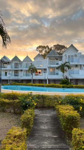 Pereybere 3 Bedroom Beach Apartment