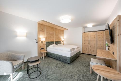 Postel nebo postele na pokoji v ubytování Hotel Enzian & Apartmenthotel Johannes