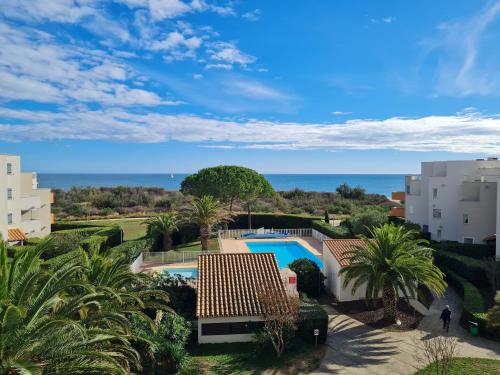 MAGNIFIQUE vue mer pour ce T2 avec piscine