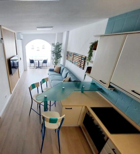Apartamento céntrico con playa y piscina