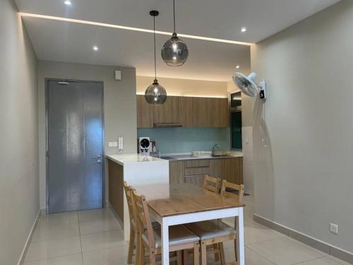 Kuchyň nebo kuchyňský kout v ubytování Meridin Bayvue - 3BR - 6 Pax - Near MMHE